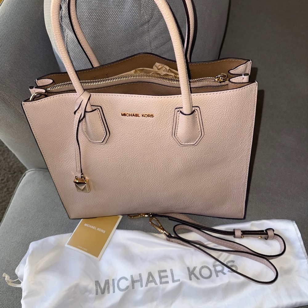 Michael Kors Mercer Leather Tote Bag - Picture 2 of 11